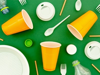 Plastica monouso al bando. Il futuro è bio. 
